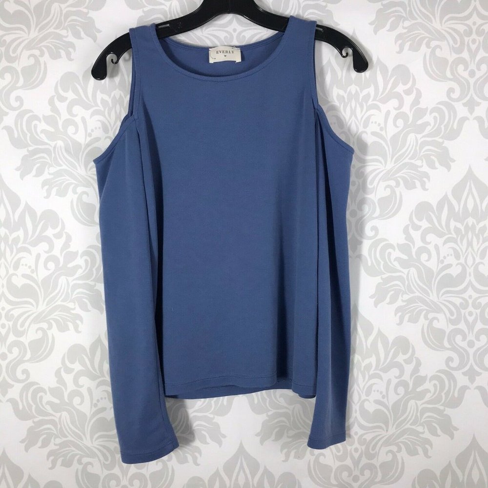 Everly Blue Cold shoulder Top Long Sleeve Size S